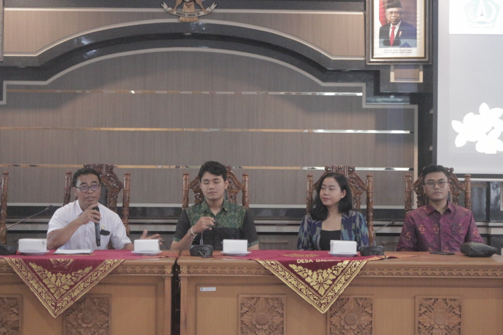 “Menjadi Pembicara Yang Siap Bicara” Pembekalan Materi Kepada Finalis Jegeg Bagus PorseniDes Dalung Tahun 2023